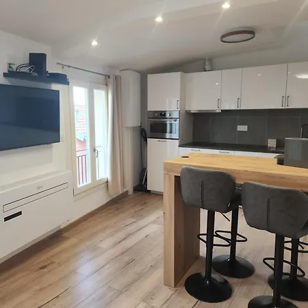 Rue Du Vieux Chateau - Beau F2 Avec Vue Exceptionnelle - Refait A Neuf Apartman