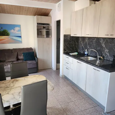Rue Du Vieux Chateau - Beau F2 Lägenhet *