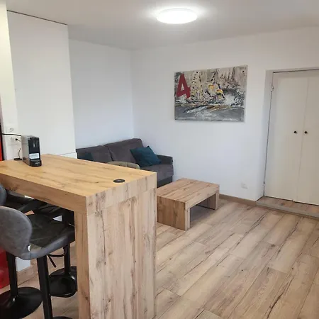 Rue Du Vieux Chateau - Beau F2 Avec Vue Exceptionnelle - Refait A Neuf *