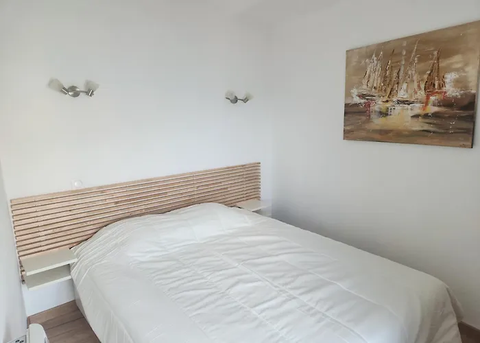 Rue Du Vieux Chateau - Beau F2 Avec Vue Exceptionnelle - Refait A Neuf مينتون