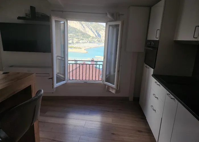 Rue Du Vieux Chateau - Beau F2 Avec Vue Exceptionnelle - Refait A Neuf *