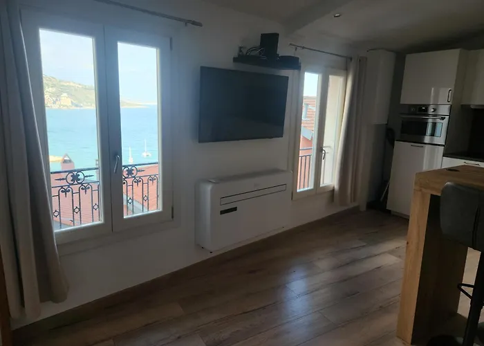 Rue Du Vieux Chateau - Beau F2 Avec Vue Exceptionnelle - Refait A Neuf