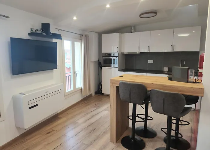 Rue Du Vieux Chateau - Beau F2 Avec Vue Exceptionnelle - Refait A Neuf شقة