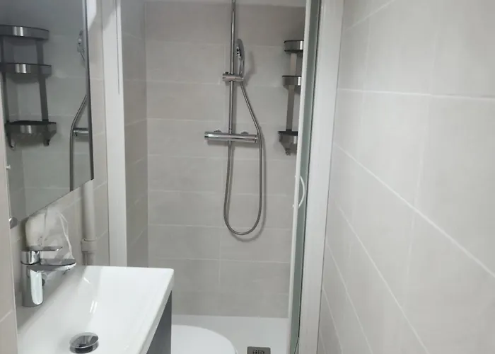 Rue Du Vieux Chateau - Beau F2 Avec Vue Exceptionnelle - Refait A Neuf شقة *